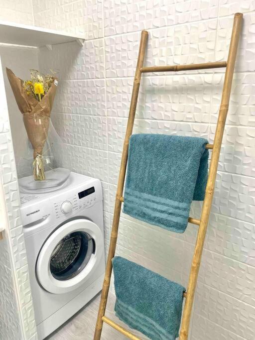 Super Appartement Refait A Neuf. Vue A Couper Le Souffle Le Gosier  Luaran gambar